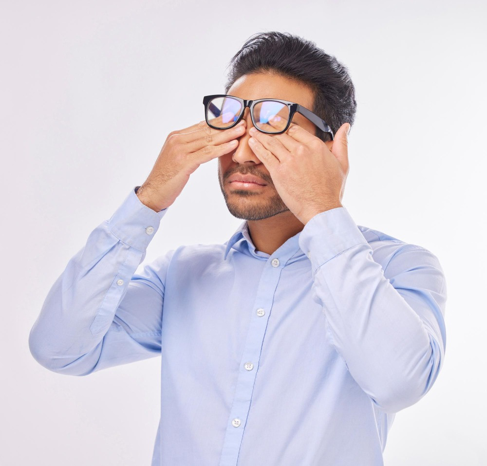 Signs Your Eyesight Is Getting Worse: Early Warnings You Should Never Ignore